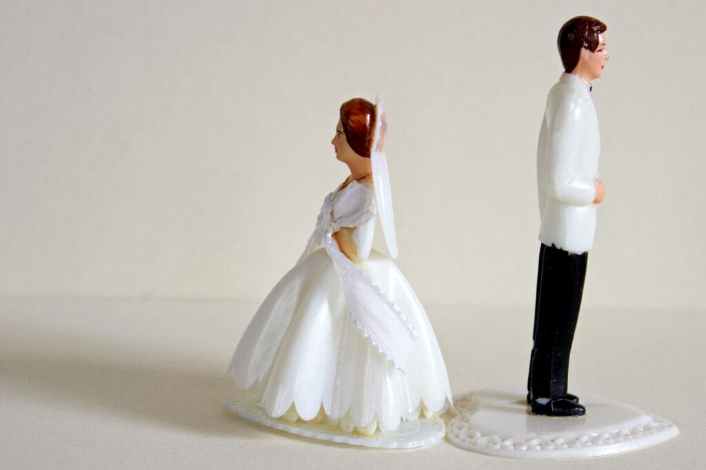 Divorce, Bankruptcy and Selling a home.  Concept of divorce.