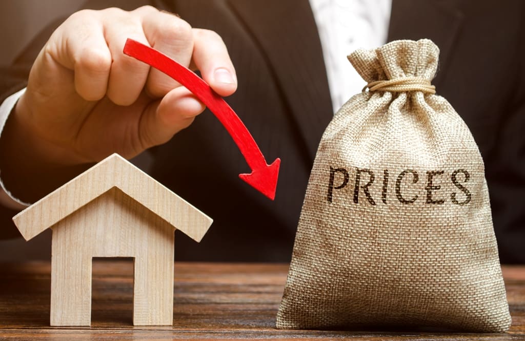 How to Convince Your Seller It’s Time to Lower the Listing Price: A Guide for Real Estate Agents