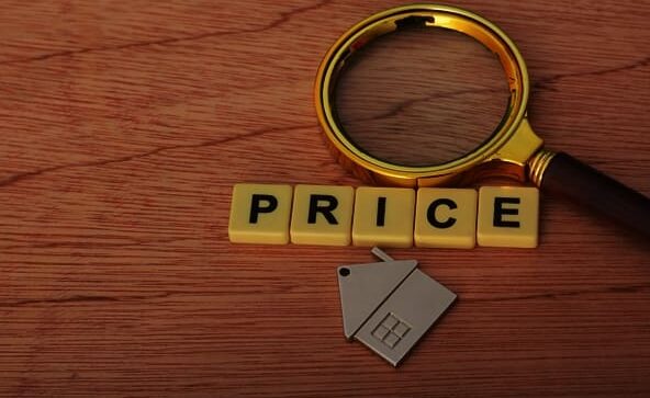 How to Know When to Lower a Listing Price: A Guide for Real Estate Agents