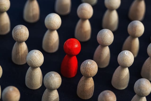 How to Stand Out in a Crowded Market: Unique Selling Points for Real Estate Agents